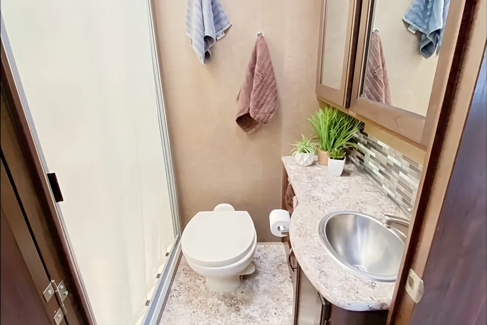 BEATRIX KIDDO - DOG FRIENDLY + 100 FREE MILES PER DAY!