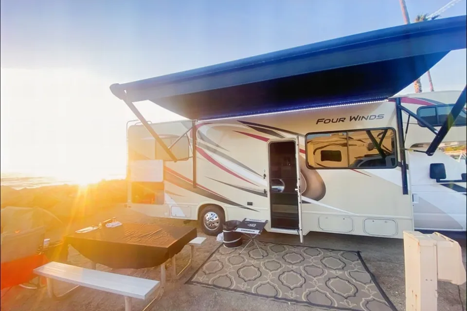 BEATRIX KIDDO - DOG FRIENDLY + 100 FREE MILES PER DAY!