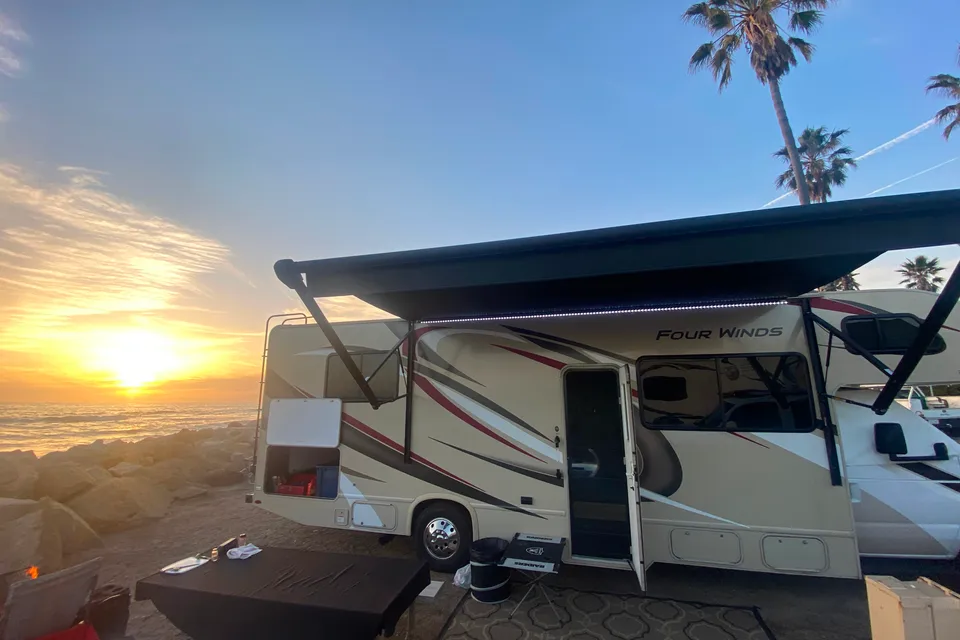 BEATRIX KIDDO - DOG FRIENDLY + 100 FREE MILES PER DAY!