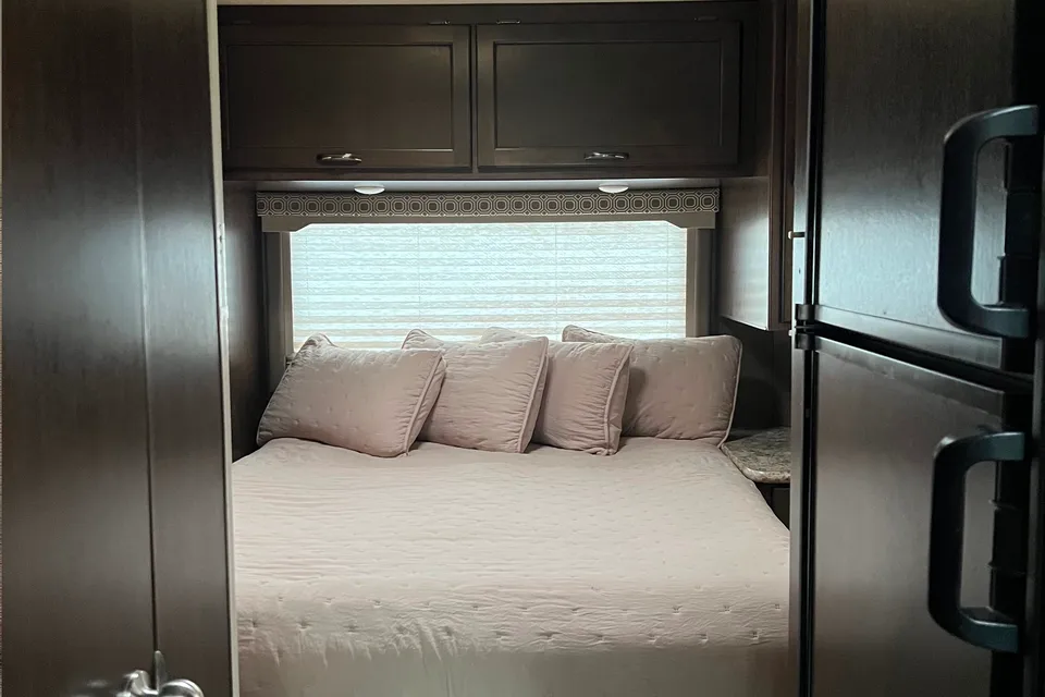 BEATRIX KIDDO - DOG FRIENDLY + 100 FREE MILES PER DAY!