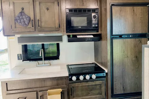 Jay&Sarah's Starcraft Camper