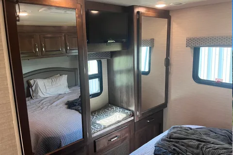 Luxury Greyhawk 30X Class C | Free Starlink WiFi | Fully Equipped