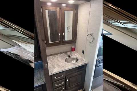 Luxury Greyhawk 30X Class C | Free Starlink WiFi | Fully Equipped