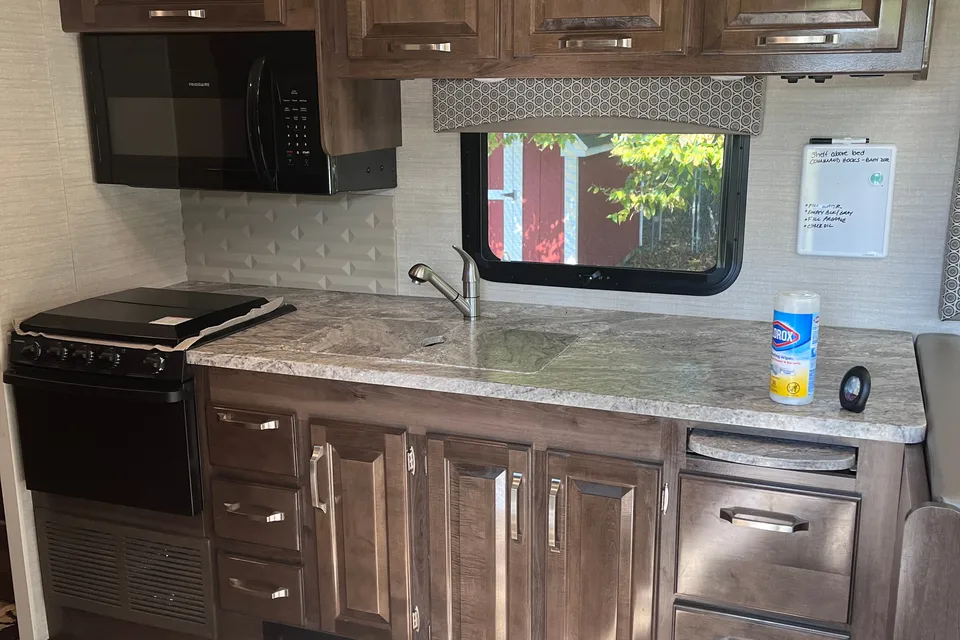 Luxury Greyhawk 30X Class C | Free Starlink WiFi | Fully Equipped