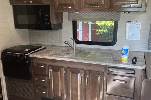Luxury Greyhawk 30X Class C | Free Starlink WiFi | Fully Equipped