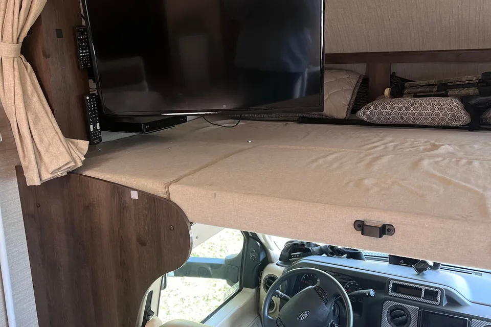 Luxury Greyhawk 30X Class C | Free Starlink WiFi | Fully Equipped