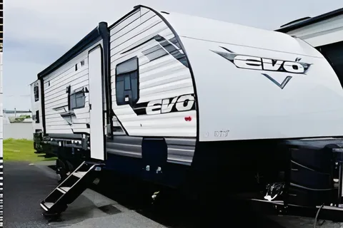 Ellie- Luxury camping with plenty of space 