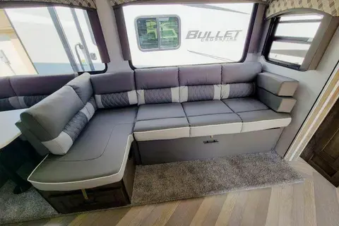 Ellie- Luxury camping with plenty of space 