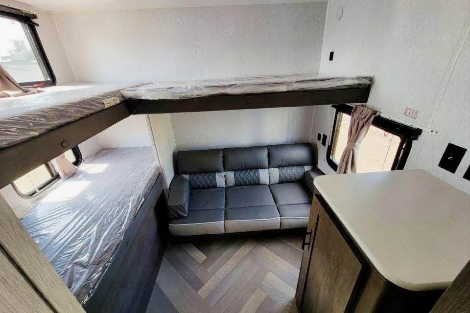 Ellie- Luxury camping with plenty of space 
