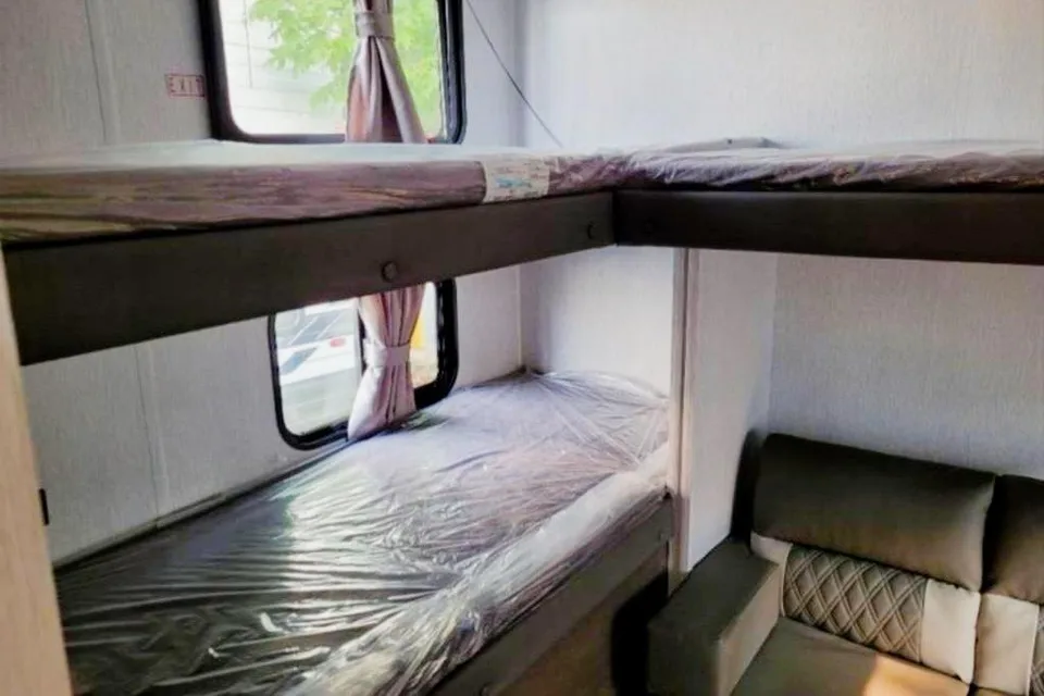 Ellie- Luxury camping with plenty of space 