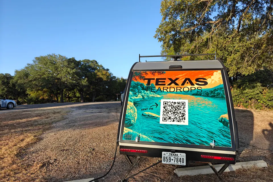 Sunset Teardrop Retreat — A/C, Pet-Friendly, Cozy Galley