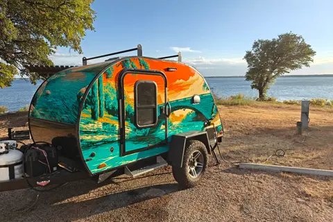 Sunset Teardrop Retreat — A/C, Pet-Friendly, Cozy Galley