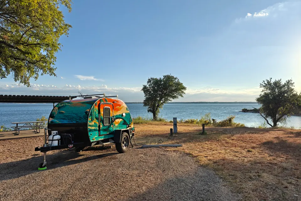 Sunset Teardrop Retreat — A/C, Pet-Friendly, Cozy Galley