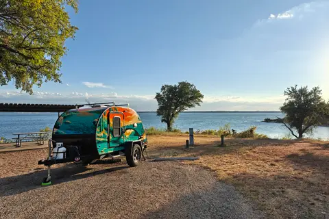 Sunset Teardrop Retreat — A/C, Pet-Friendly, Cozy Galley