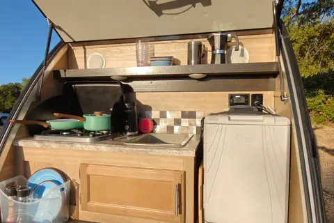 Sunset Teardrop Retreat — A/C, Pet-Friendly, Cozy Galley