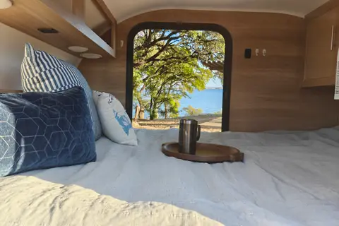 Sunset Teardrop Retreat — A/C, Pet-Friendly, Cozy Galley