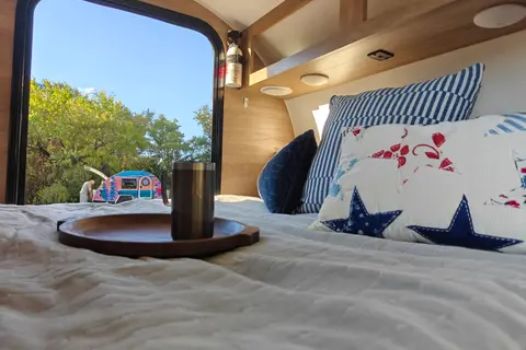 Sunset Teardrop Retreat — A/C, Pet-Friendly, Cozy Galley