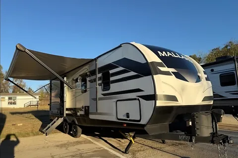 Mallard with Bunks and King bed: No Prep fee. Fully Equipped: Delivery Avail. ($85)
