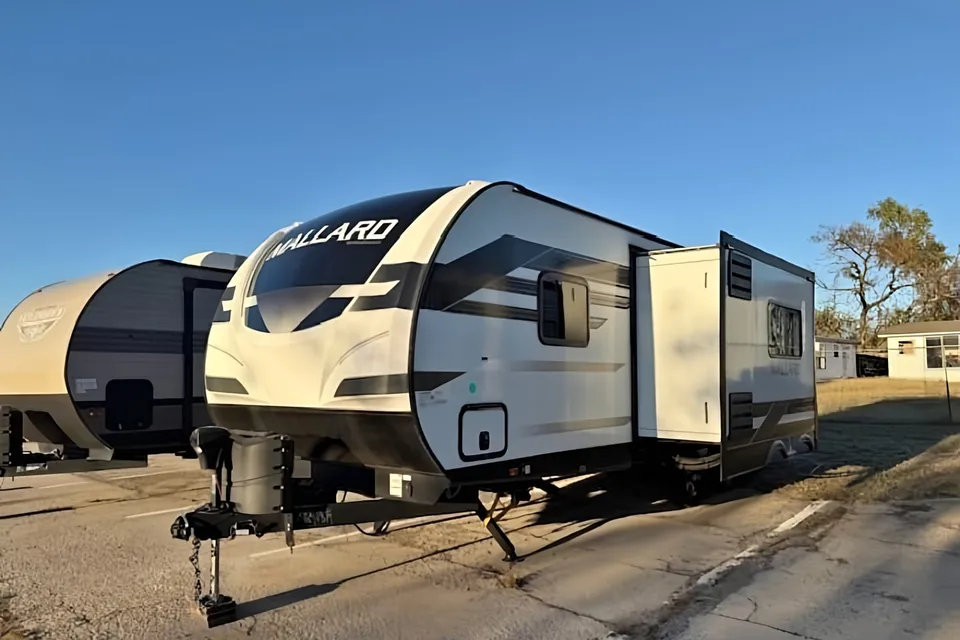 Mallard with Bunks and King bed: No Prep fee. Fully Equipped: Delivery Avail. ($85)