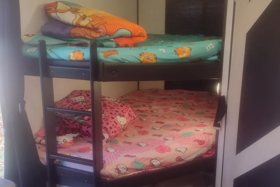 Mallard with Bunks and King bed: No Prep fee. Fully Equipped: Delivery Avail. ($85)
