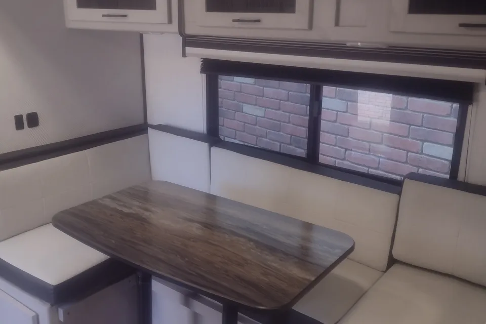 Mallard with Bunks and King bed: No Prep fee. Fully Equipped: Delivery Avail. ($85)