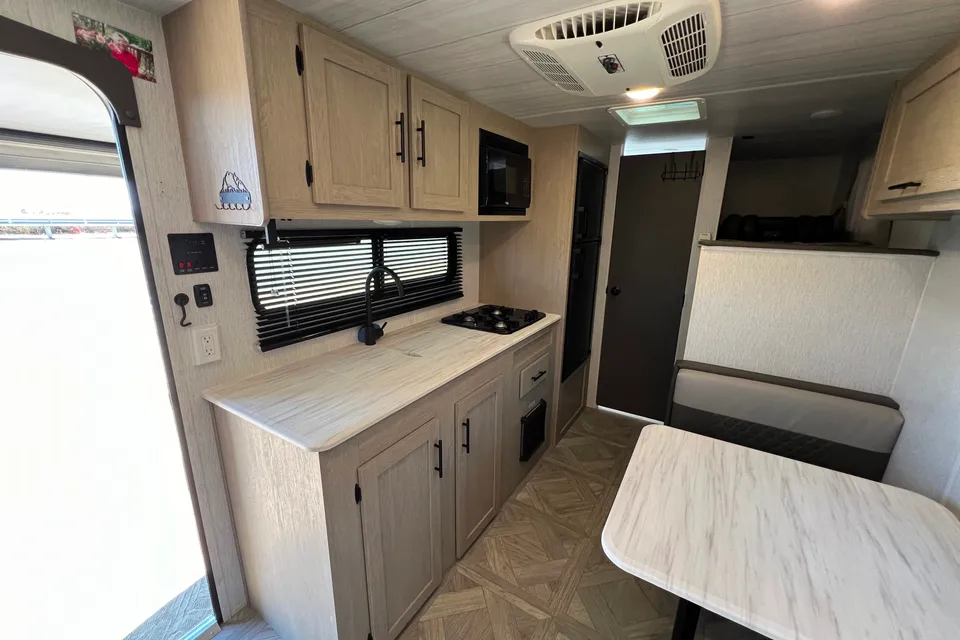 Getaway Adventure Rentals 177BQFS Travel Trailer