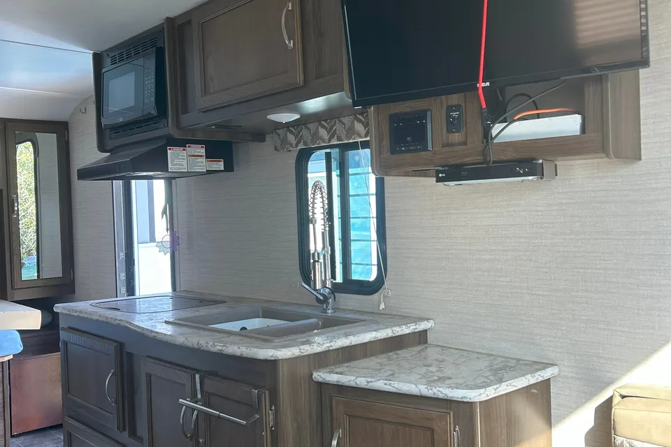 Daniel's 22' Keystone Crossfire Travel Trailer