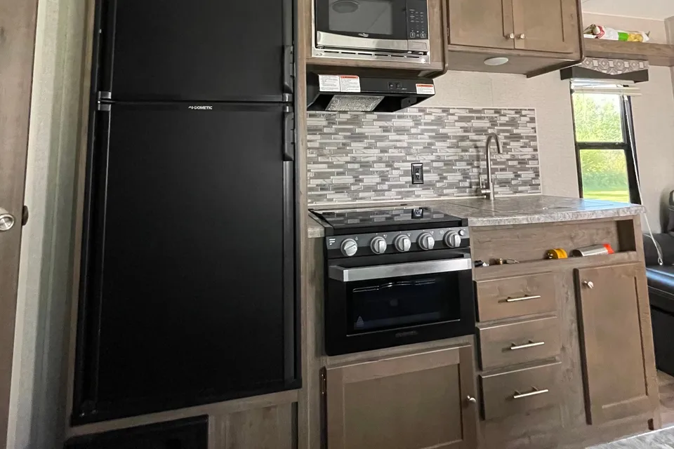 27ft Aspen Trail - No slide, sleeps 6-8