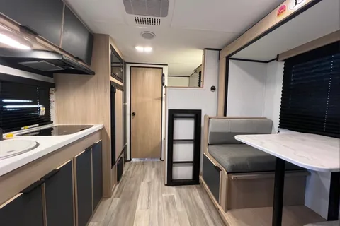 Adventure-Ready Family Bunkhouse Trailer | Sleeps 5–6 | Lightweight & Easy to Tow