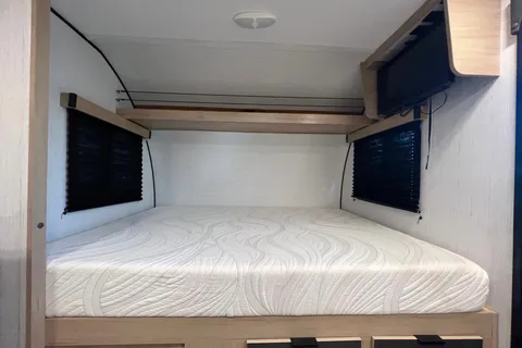 Adventure-Ready Family Bunkhouse Trailer | Sleeps 5–6 | Lightweight & Easy to Tow