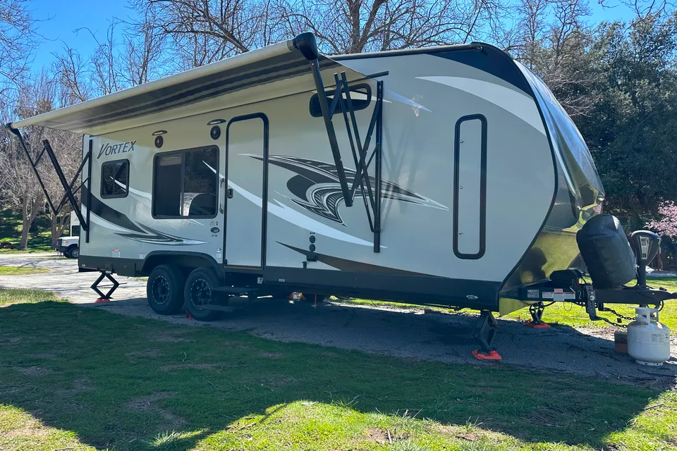 Fully self contained toy hauler with on board fuel and generator, great for bikes and quads 