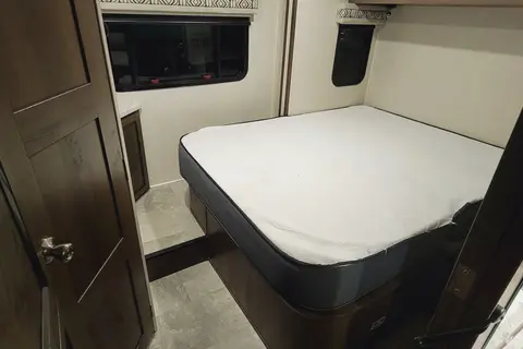 The Silver Star Suite - Double-Slide Deluxe Mercedes Benz Prism 2300DS Exclusive Rental