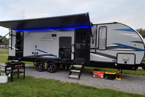 Paradise on wheels, bunkhouse.