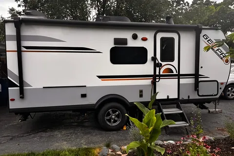 Adventure-Ready Geo Pro 20BHS! Easy to Tow. Sleeps 6