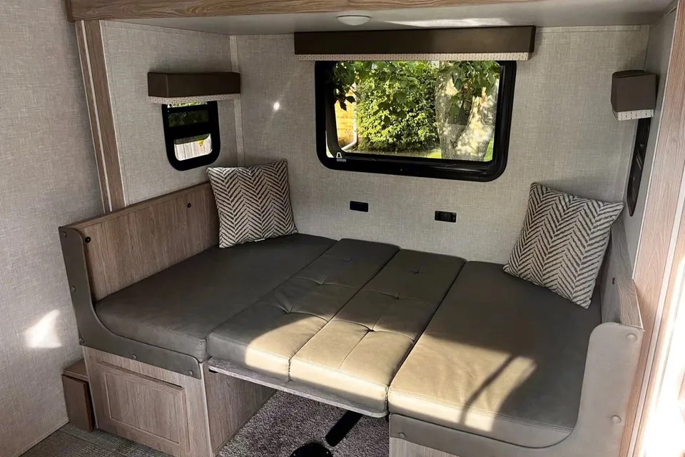 Adventure-Ready Geo Pro 20BHS! Easy to Tow. Sleeps 6