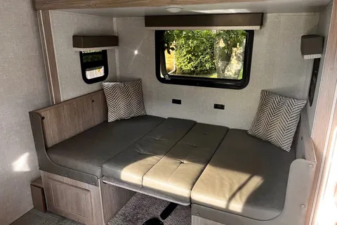 Adventure-Ready Geo Pro 20BHS! Easy to Tow. Sleeps 6