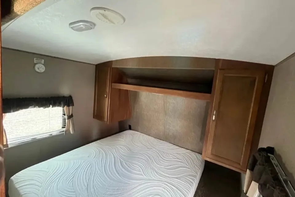 Norfolks Springdale Keystone  SG270LE Travel Trailer