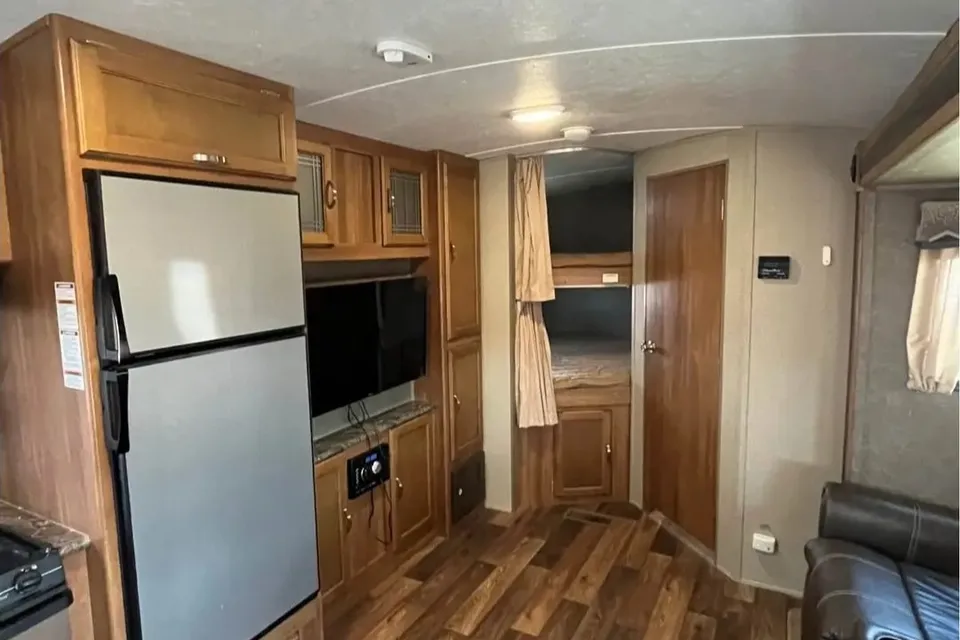 Norfolks Springdale Keystone  SG270LE Travel Trailer