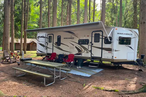 Outstanding Forest River Rockwood 31’ Travel Trailer # 1