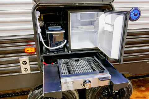 2022, 27-ft Fully Equipped Trailer