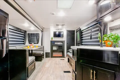 2022, 27-ft Fully Equipped Trailer