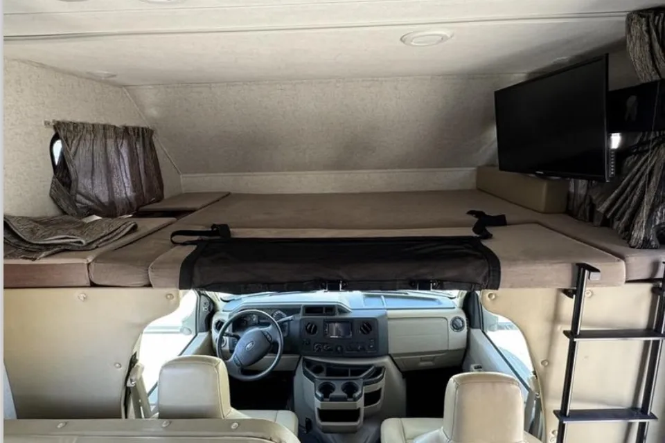 Forest River 2300 Sunseeker Class C