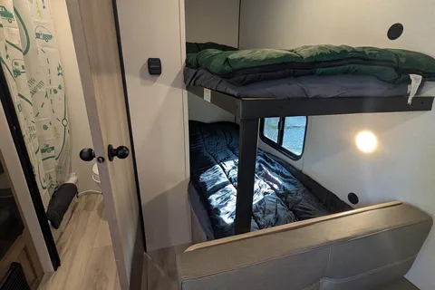 Carsons Coleman 17b Travel Trailer