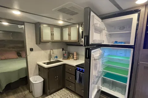 King Bed! Sleeps 8! Delivery & Setup! Luxury Setup!