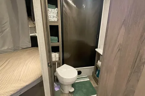 King Bed! Sleeps 8! Delivery & Setup! Luxury Setup!