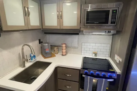 King Bed! Sleeps 8! Delivery & Setup! Luxury Setup!