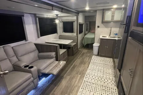 King Bed! Sleeps 8! Delivery & Setup! Luxury Setup!