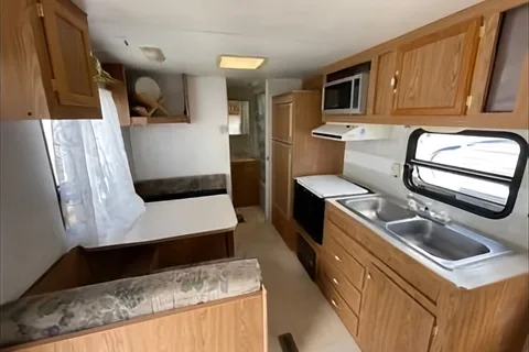 *Family Friendly, Pet friendly*Mallard 27foot Travel Trailer