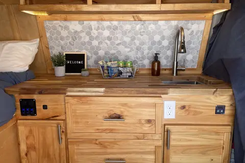 Louise the Campervan | NO Cleaning Fee |  Kananaskis Pass Included