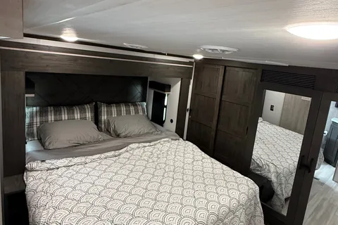 2025 Kings Kastle RV Dog friendly, DELIVER AND SET UP ONLY